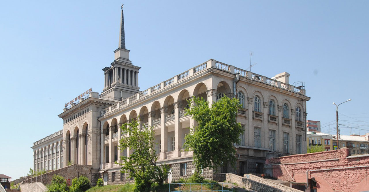 Следуя основам рыночной философии — маркетингу, начните с МЕСТА.